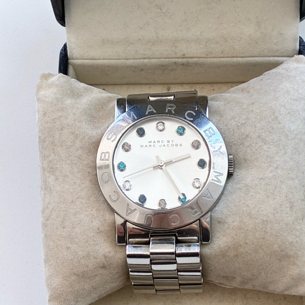 Vintage Marc By Marc Jacobs Watch Wristwatch Silver Tone MBM3140 Needs Battery